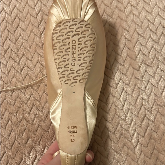 Capezio Ava’s Size 10.5 brand new shoes - Picture 5 of 7
